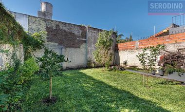 Casa de 3 ambientes con parque