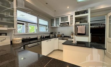 Casa 6 ambientes en venta, Barrio Privado Barrancas de Guido - Quilmes