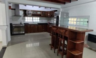 Casa en venta - 3 Dormitorios 4 Baños - San Vicente