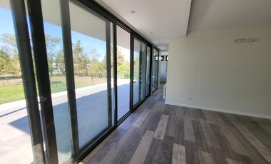 EXCLUSIVA CASA A ESTRENAR EN MIRALAGOS