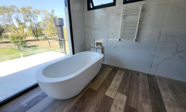 EXCLUSIVA CASA A ESTRENAR EN MIRALAGOS