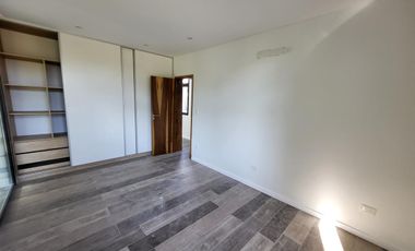 EXCLUSIVA CASA A ESTRENAR EN MIRALAGOS