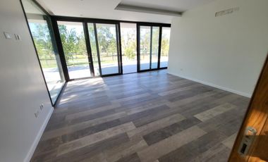 EXCLUSIVA CASA A ESTRENAR EN MIRALAGOS