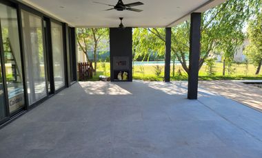 EXCLUSIVA CASA A ESTRENAR EN MIRALAGOS