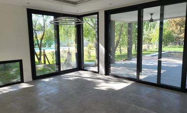 EXCLUSIVA CASA A ESTRENAR EN MIRALAGOS