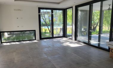 EXCLUSIVA CASA A ESTRENAR EN MIRALAGOS