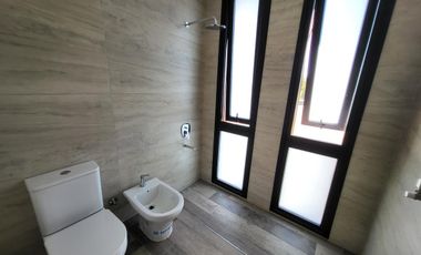 EXCLUSIVA CASA A ESTRENAR EN MIRALAGOS