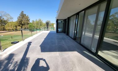 EXCLUSIVA CASA A ESTRENAR EN MIRALAGOS