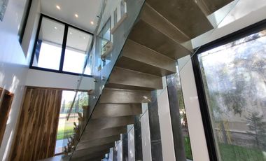 EXCLUSIVA CASA A ESTRENAR EN MIRALAGOS