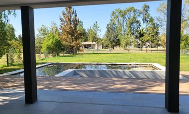 EXCLUSIVA CASA A ESTRENAR EN MIRALAGOS