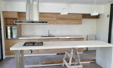 EXCLUSIVA CASA A ESTRENAR EN MIRALAGOS