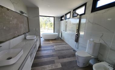 EXCLUSIVA CASA A ESTRENAR EN MIRALAGOS