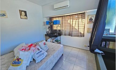 Casa en venta de 2 dormitorios con piscina, quincho y jardín. Impecable estado. Zona Boating Granadero Baigorria