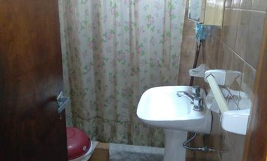 Casa en venta - 5 Dormitorios 4 Baños - Cochera - 188Mts2 - Las Toninas