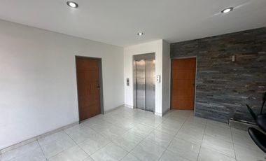 Muy Lindo Departamento de 2 ambientes con cochera!!!