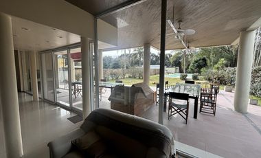 Casa en venta - 4 Dormitorios 3 Baños - Cochera - 1608Mts2 - Villa Elisa