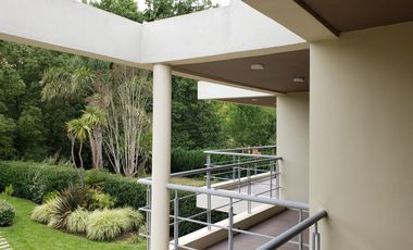 Casa en venta - 4 Dormitorios 3 Baños - Cochera - 1608Mts2 - Villa Elisa