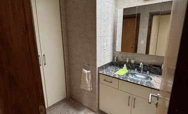 Casa en venta - 4 Dormitorios 3 Baños - Cochera - 1608Mts2 - Villa Elisa