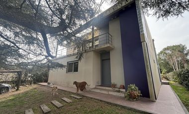 Casa en venta - 4 Dormitorios 3 Baños - Cochera - 1608Mts2 - Villa Elisa