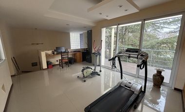 Casa en venta - 4 Dormitorios 3 Baños - Cochera - 1608Mts2 - Villa Elisa