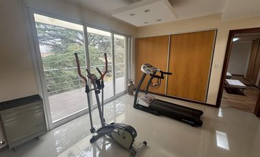 Casa en venta - 4 Dormitorios 3 Baños - Cochera - 1608Mts2 - Villa Elisa