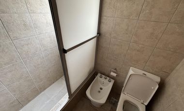 Casa en venta - 4 Dormitorios 3 Baños - Cochera - 1608Mts2 - Villa Elisa