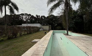 Casa en venta - 4 Dormitorios 3 Baños - Cochera - 1608Mts2 - Villa Elisa