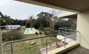 Casa en venta - 4 Dormitorios 3 Baños - Cochera - 1608Mts2 - Villa Elisa