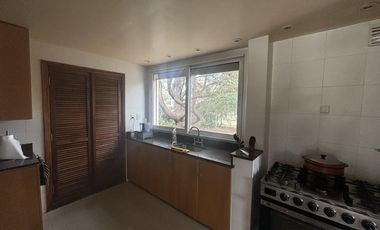 Casa en venta - 4 Dormitorios 3 Baños - Cochera - 1608Mts2 - Villa Elisa