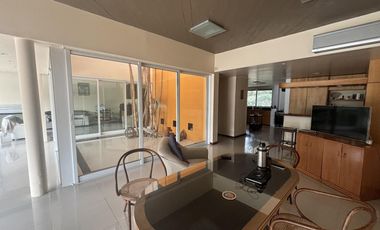 Casa en venta - 4 Dormitorios 3 Baños - Cochera - 1608Mts2 - Villa Elisa