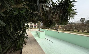 Casa en venta - 4 Dormitorios 3 Baños - Cochera - 1608Mts2 - Villa Elisa