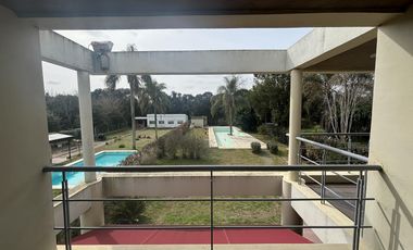 Casa en venta - 4 Dormitorios 3 Baños - Cochera - 1608Mts2 - Villa Elisa