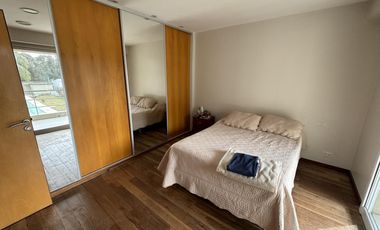 Casa en venta - 4 Dormitorios 3 Baños - Cochera - 1608Mts2 - Villa Elisa