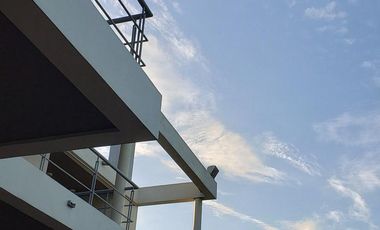 Casa en venta - 4 Dormitorios 3 Baños - Cochera - 1608Mts2 - Villa Elisa