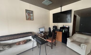 Casa en venta - 4 Dormitorios 3 Baños - Cochera - 1608Mts2 - Villa Elisa