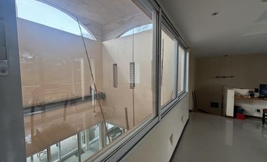 Casa en venta - 4 Dormitorios 3 Baños - Cochera - 1608Mts2 - Villa Elisa