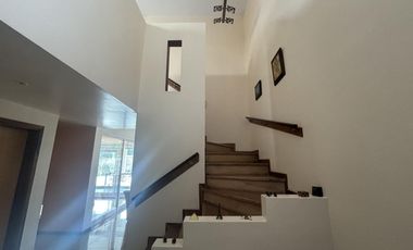 Casa en venta - 4 Dormitorios 3 Baños - Cochera - 1608Mts2 - Villa Elisa