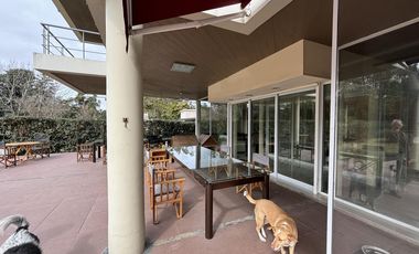 Casa en venta - 4 Dormitorios 3 Baños - Cochera - 1608Mts2 - Villa Elisa