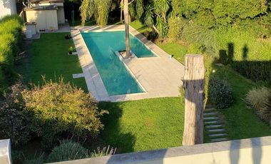 Casa en venta - 4 Dormitorios 3 Baños - Cochera - 1608Mts2 - Villa Elisa