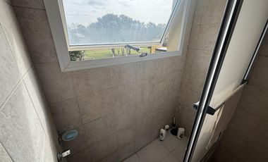 Casa en venta - 4 Dormitorios 3 Baños - Cochera - 1608Mts2 - Villa Elisa