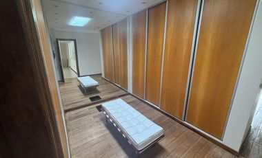 Casa en venta - 4 Dormitorios 3 Baños - Cochera - 1608Mts2 - Villa Elisa