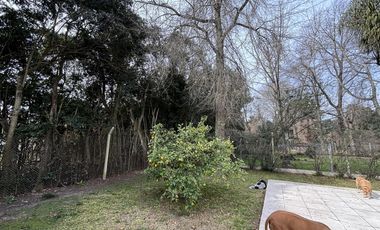 Casa en venta - 4 Dormitorios 3 Baños - Cochera - 1608Mts2 - Villa Elisa