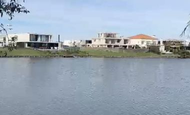 Lote al Lago en Venta en Virazon