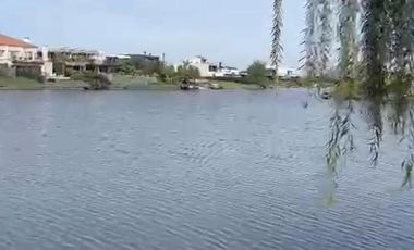 Lote al Lago en Venta en Virazon