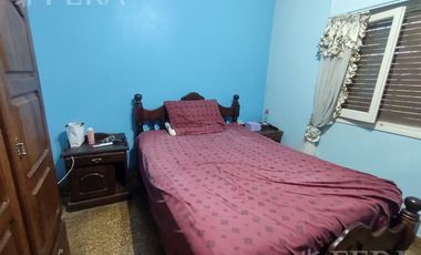 Venta de casa de 3 ambientes con cochera y piscina en Lanús Este