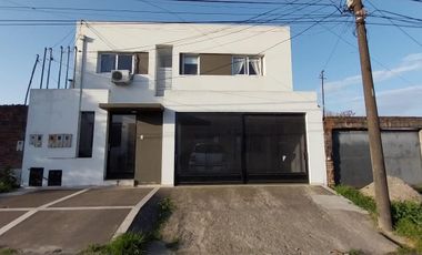 Dúplex en alquiler en Esquiú primera cuadra