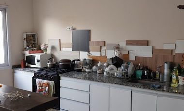 Dúplex en alquiler en Esquiú primera cuadra