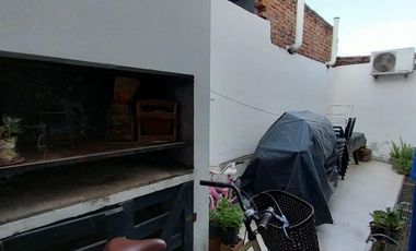 Dúplex en alquiler en Esquiú primera cuadra