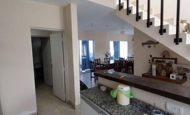 Dúplex en alquiler en Esquiú primera cuadra