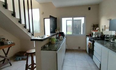 Dúplex en alquiler en Esquiú primera cuadra